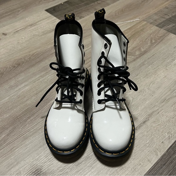 Dr. Martens 1460 Women's Patent Leather Lace Up Boots White Size 6 - Picture 4 of 15
